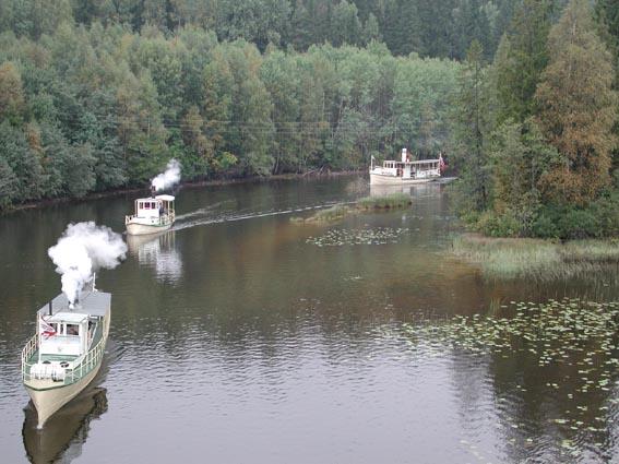 Dampbåter på kanal