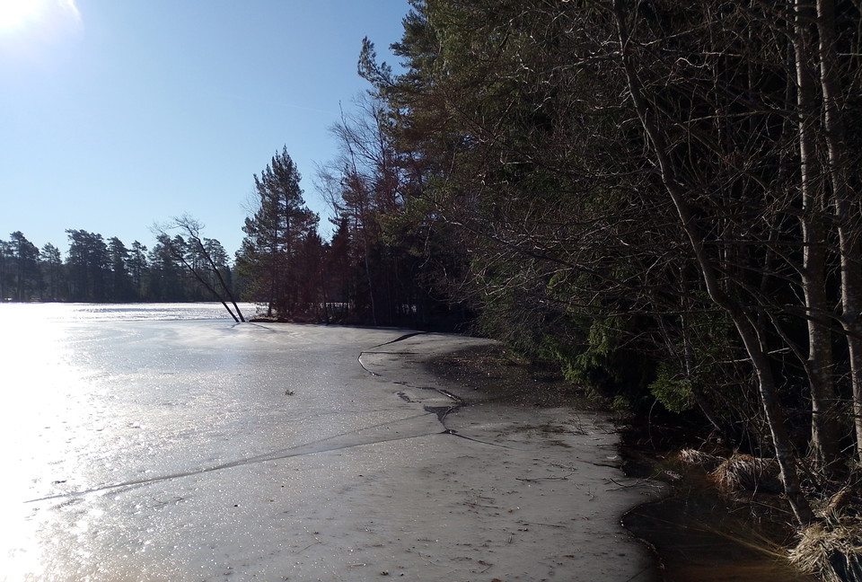 Bild tagen från den västra båtrampen nära riksväg 185