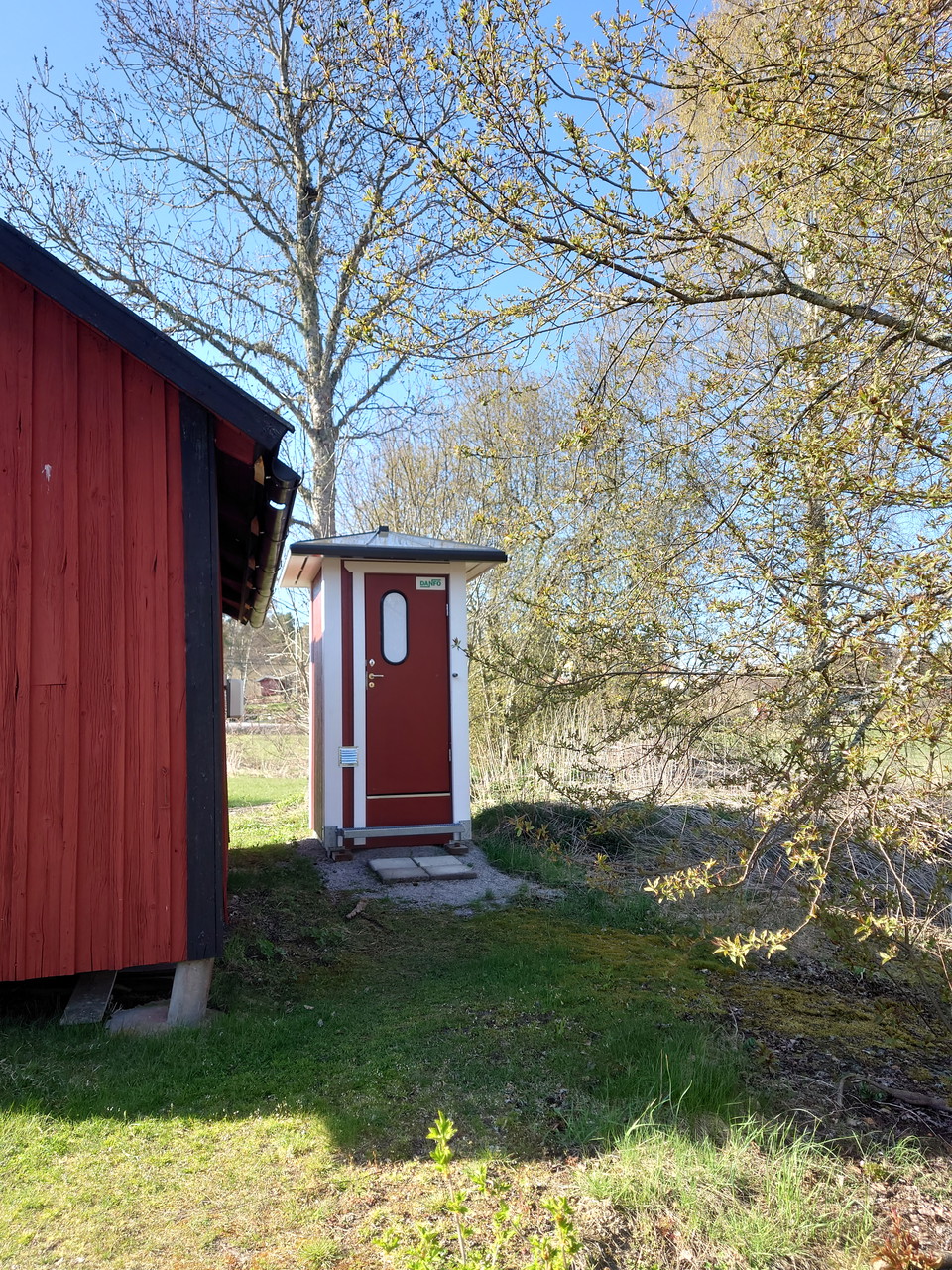 Dass finns i anslutning till rastplatsen vid Kvarngården i Bergshamra på etapp 6 av Roslagsleden. 