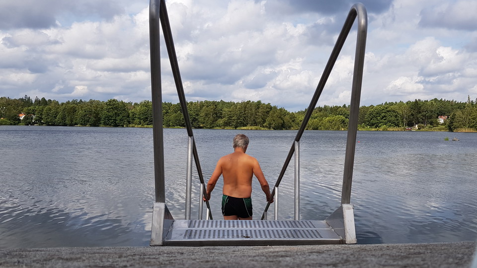 Badtrappa ner i Kottlasjön. Foto Lidingö stad