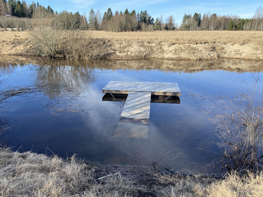 Högt vatten i ån, tidig vår.