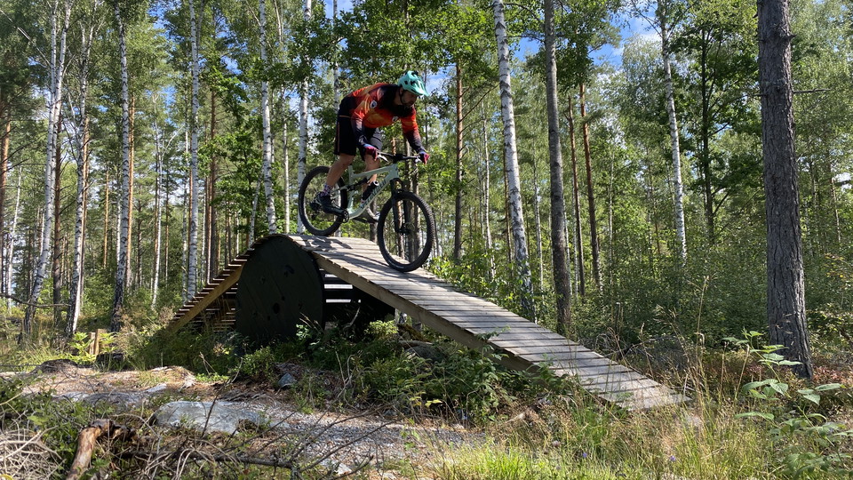 Maskinen - Härlig flowtrail med häftiga hinder
