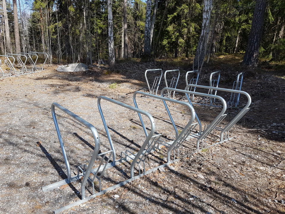 Cykelparkering Fågelöuddebadet. Foto Lidingö stad.