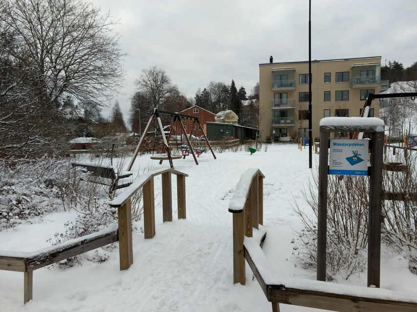 Välkommen över bron och lek