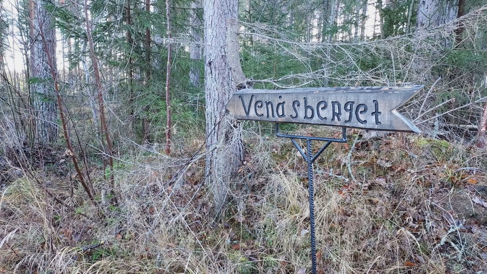 Skylt där stigen börjar