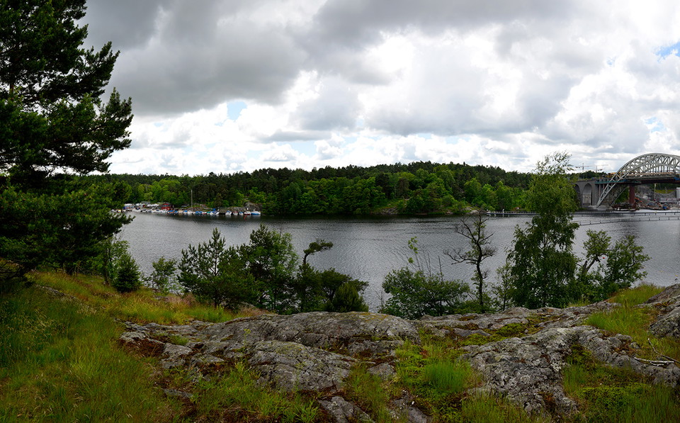 Vy mot Årstaskogen från Årsta holmar.