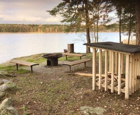 Grillplats på Fågelön, Lovö naturreservat. Foto: Staffan Teng.