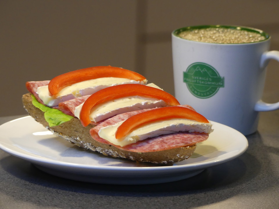 Smörgås med salami och brie 