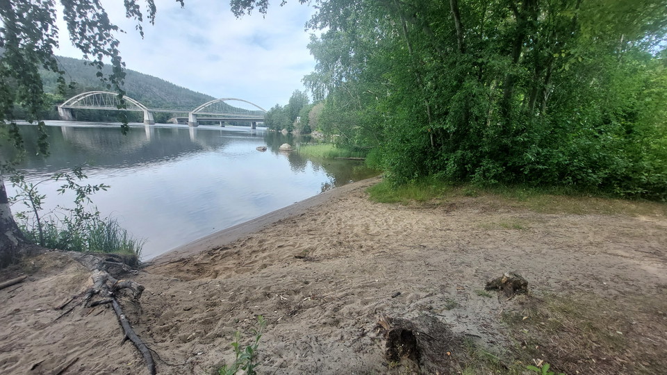 Båtisättning möjlig vid liten sandstrand