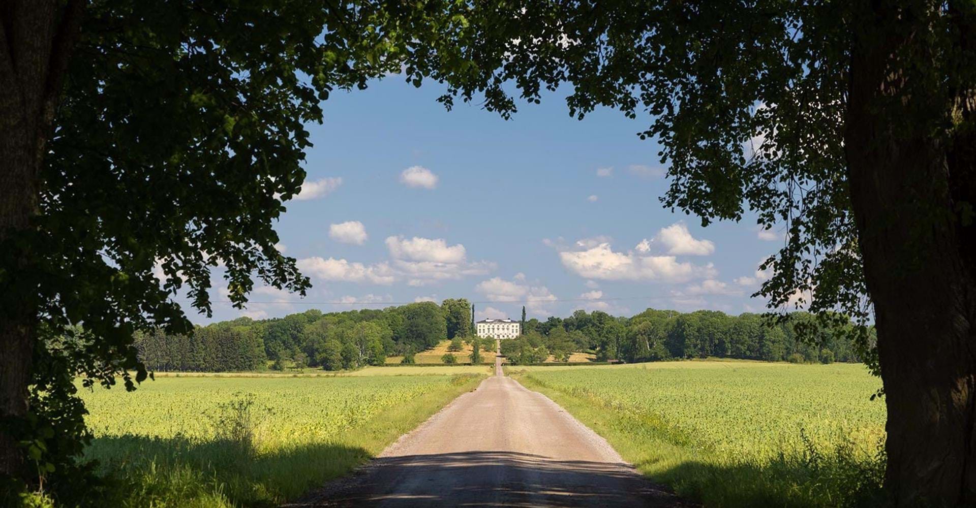 Östgötaleden passerar Ulvåsa slott på grusvägar.
Sträcka Borensberg-Borenshult
Motala