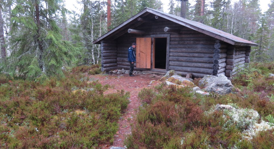 Vid eldpallkojan kan du rasta eller övernatta. 