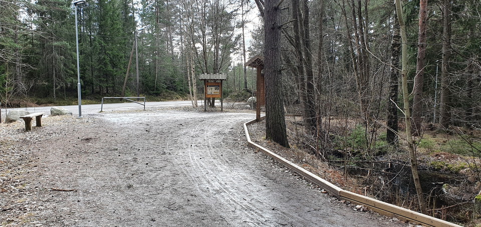 Entré till Maxingeslingan från handikapparkeringen i sydost.