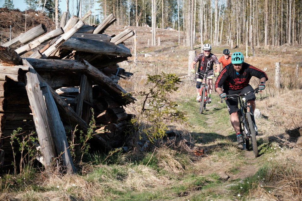 Härlig singletrack i skogsmiljö