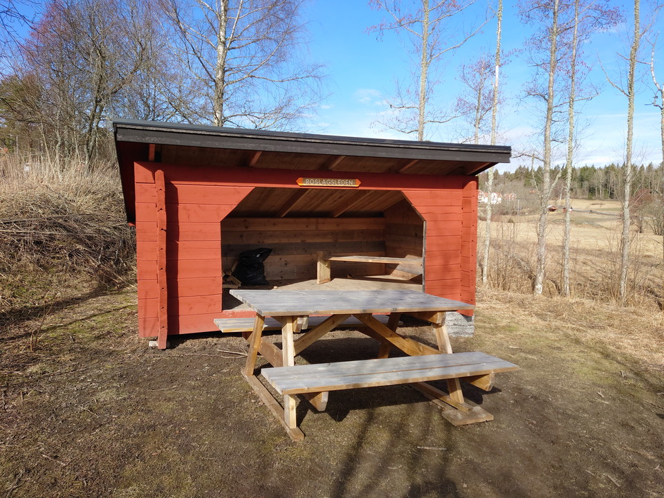 Vindskydd vid Kvarngården i Bergshamra på etapp 6 av Roslagsleden