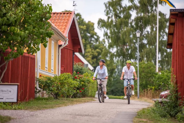 Dagstur: Båt, cykel och kustliv – från Trossö till Ytterön via Färskesjön