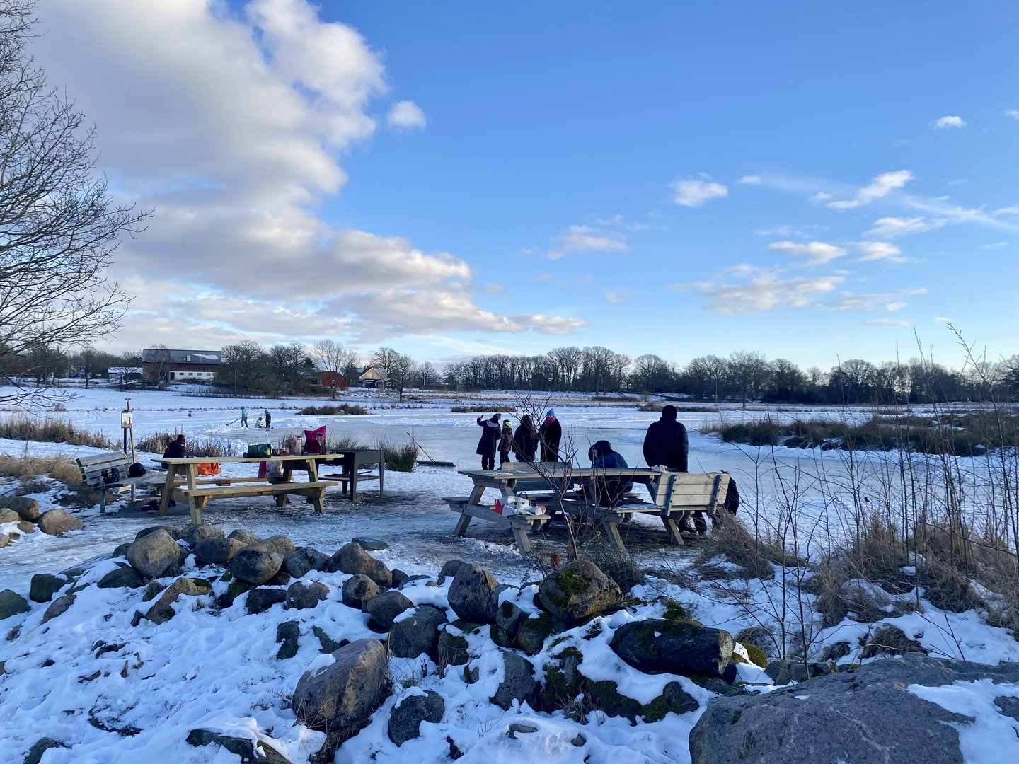 Skridskoåkare på isen