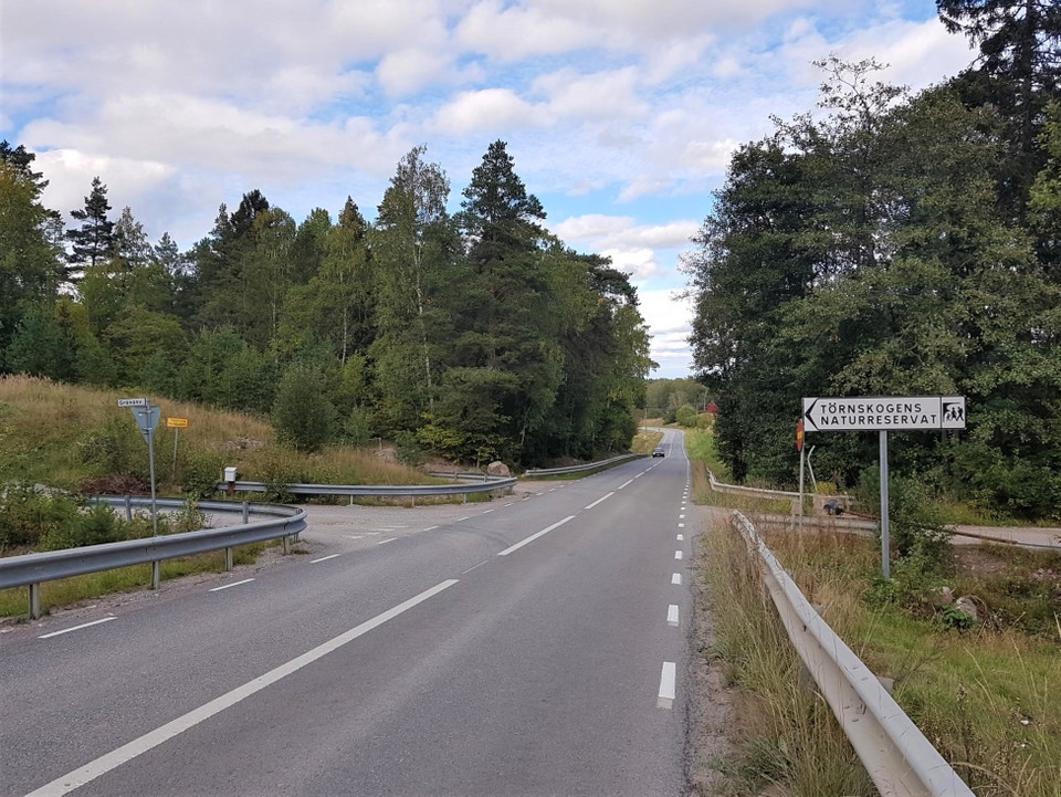 Infarten till Törnskogens naturreservat från Frestavägen söderifrån.