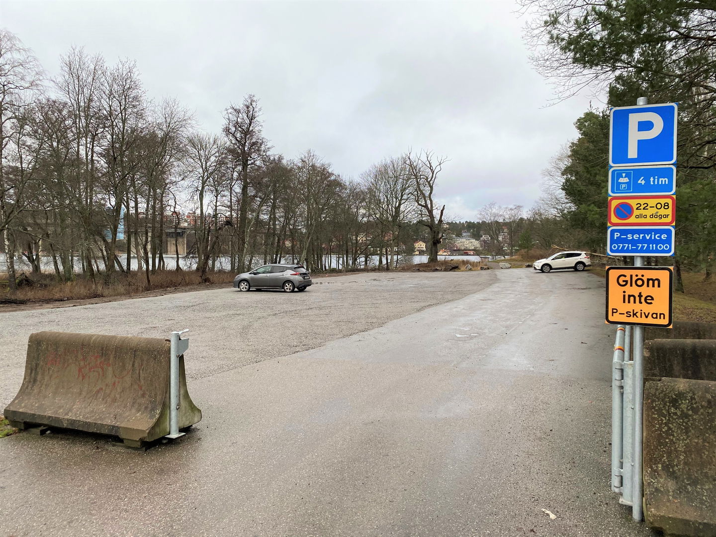 Parkeringsplatsen nära Brostugan. Foto: Mats Larshagen.