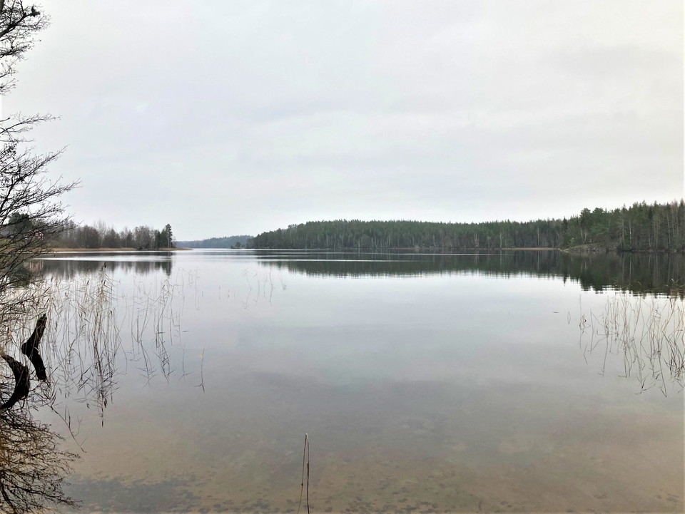 Badplatsen vid Annsjön nära Perkils Kättil