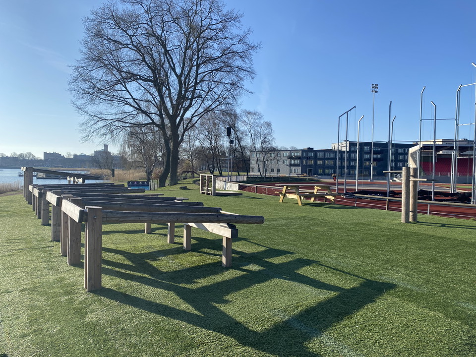 Redskap utegym, blick mot arena