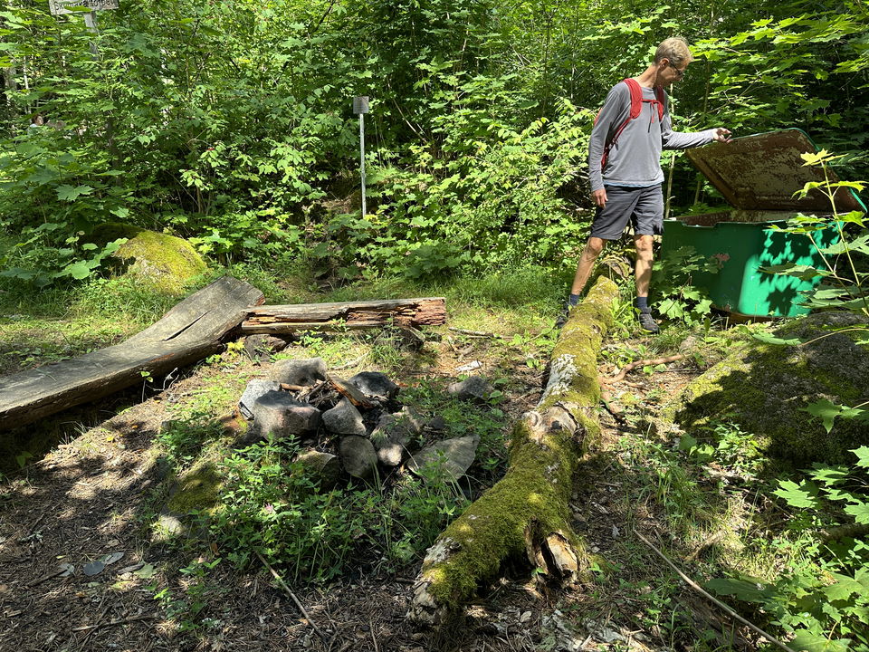 Förfallen grillplats i Garphyttans nationalpark…