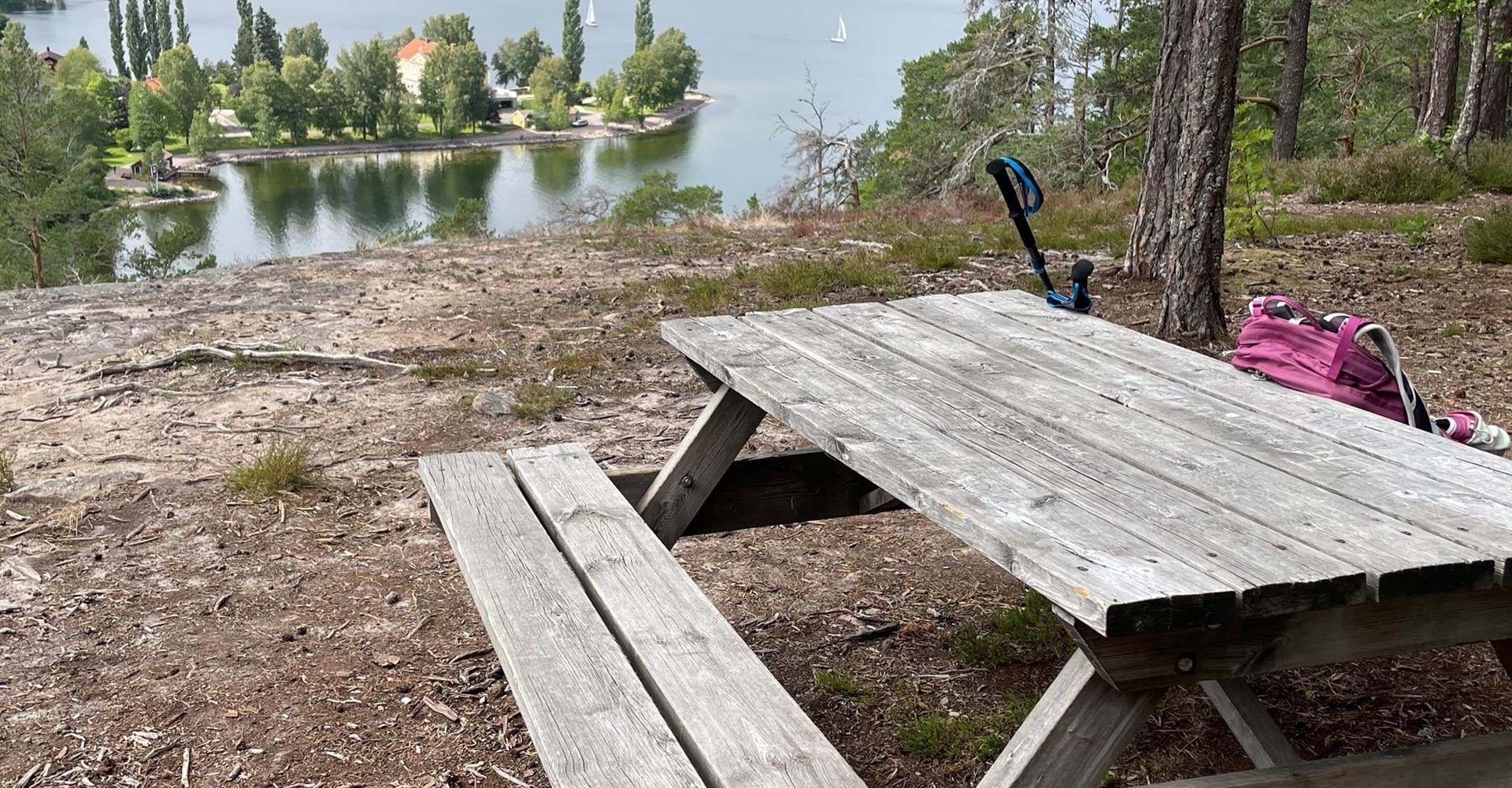 fikabord vid utsikt från Vassviksberget
Etapp: Norra Vi runt, Norra Vi - Österbymo och Smedstorp - Norra Vi.
ydre