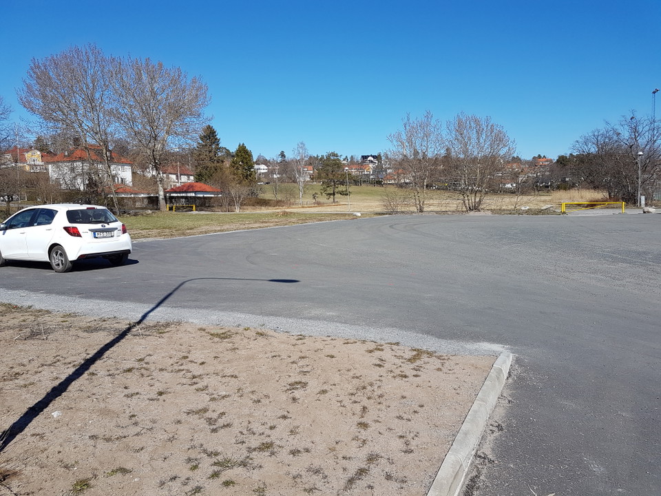 Parkering Löparstigen i Brevik. Foto Lidingö stad.