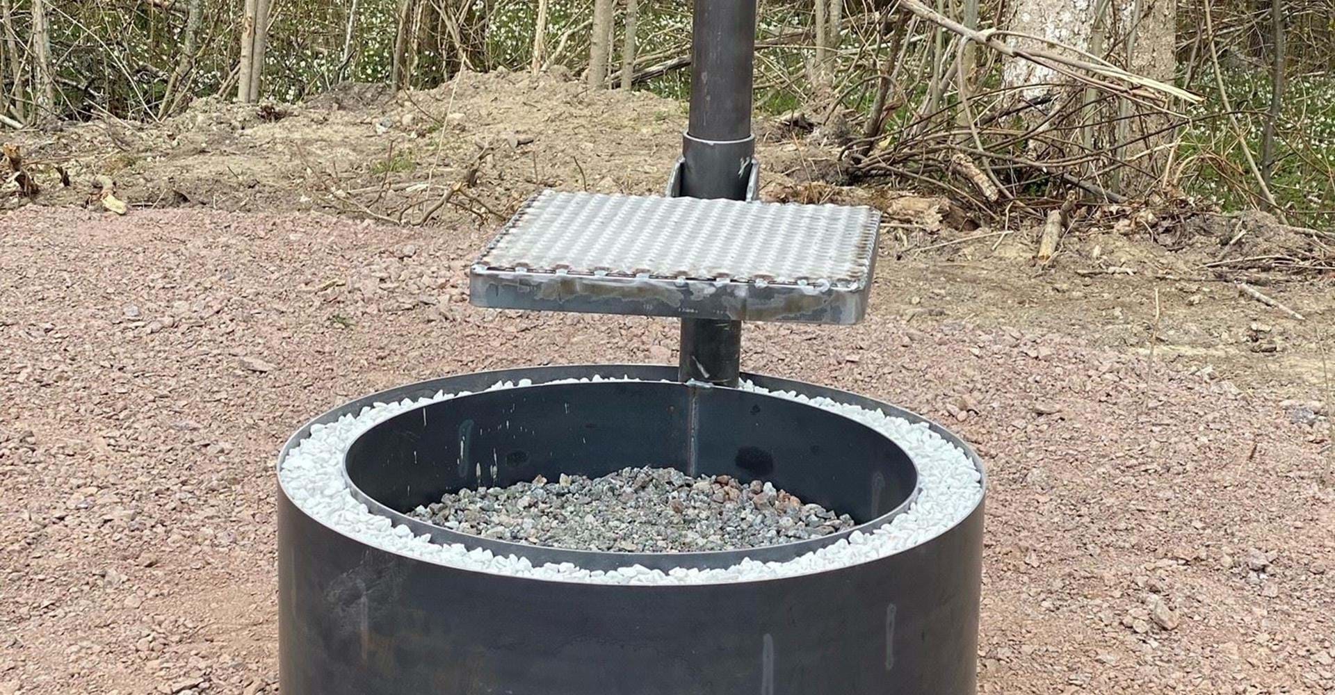 Grill vid startplats Hagstugan, Tjällmo. 
Rundslinga i Tjällmoskogarna. 
Motala. 