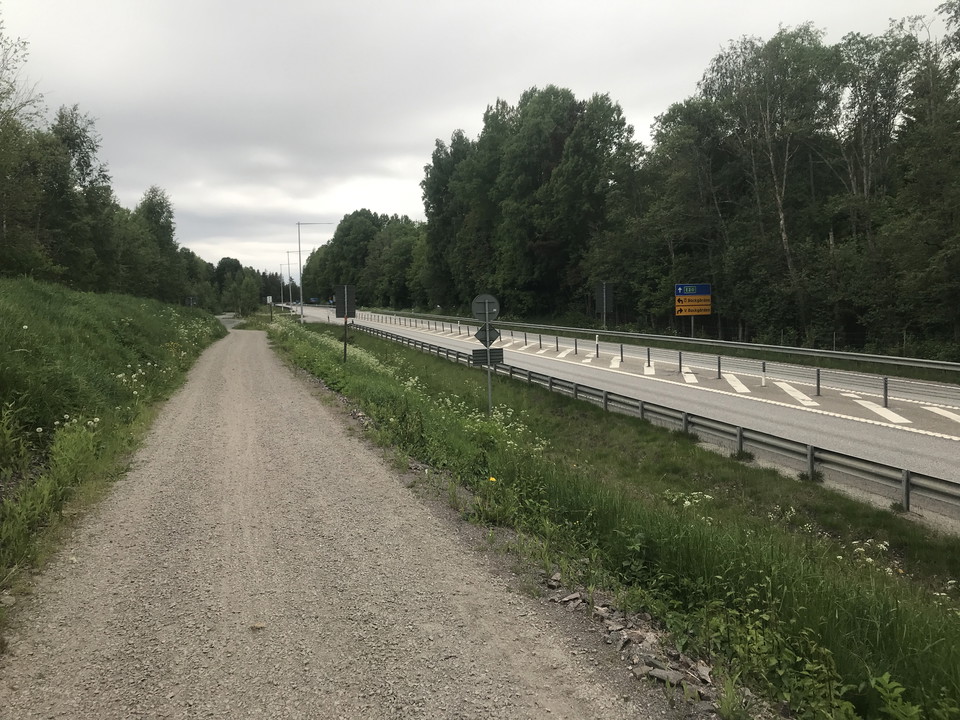 Cykelväg bredvid motorväg