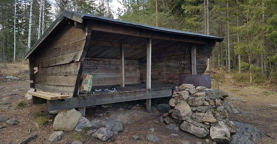 Vindskydd vid Lövsjön i Kolmården
Sträcka: Lövsjön-Säter
Norrköpings