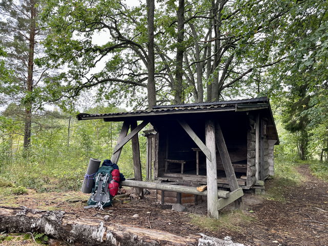 Rastplats med vindskydd