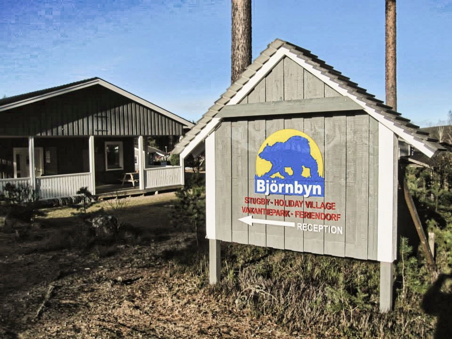Välkomstskylt Björnbyn