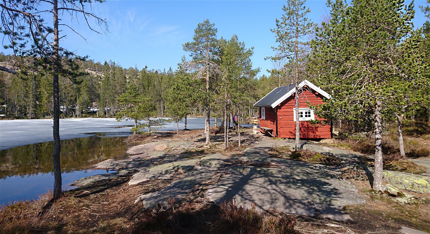 Den lilla röda stugan vid Tärnättvattnet. Foto: Johanna Öhrling, Länsstyrelsen