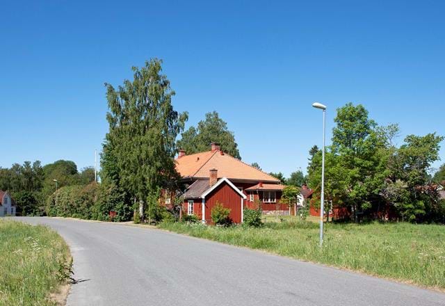 Hullaryds by och gamla tingshus