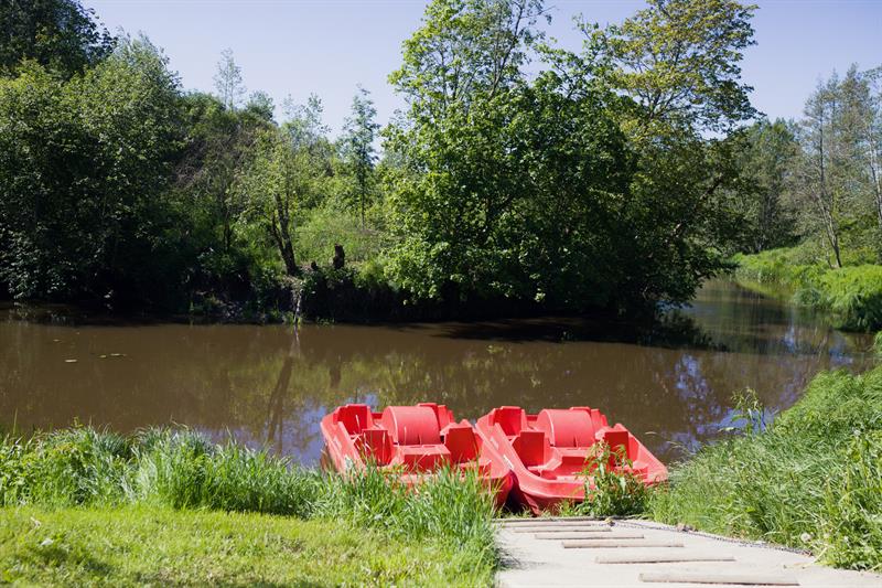 Pedal boats and canoes in the Mysen river