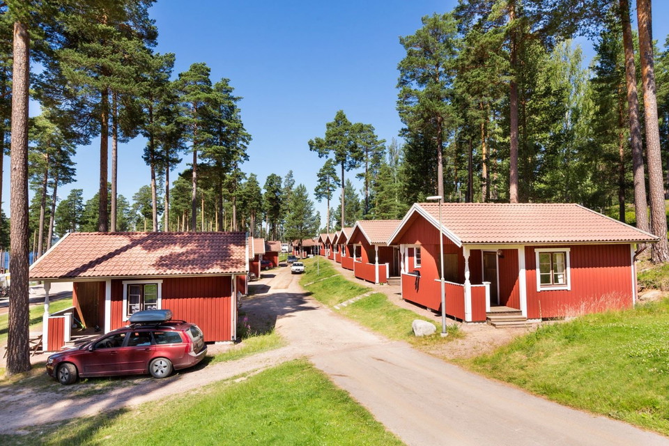 Lesand-Strand-cabins