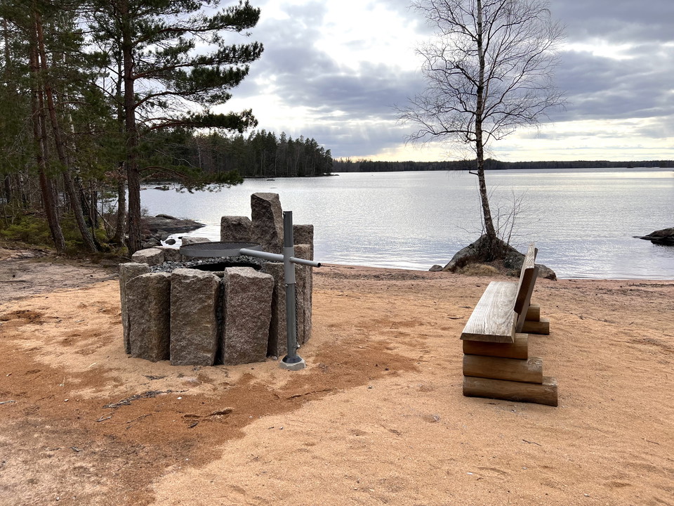 Ta med egen ved och ta med dina sopor därifrån