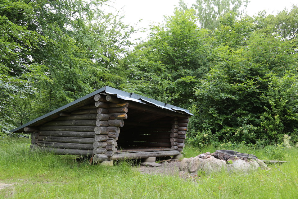 I Småryd finns grillplats och vindskydd.