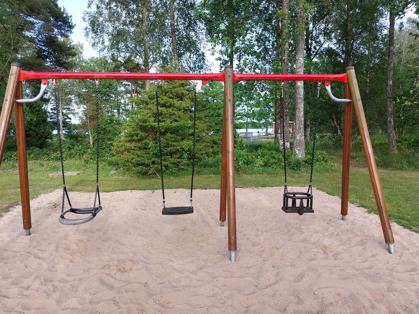Gunga med sjöutsikt