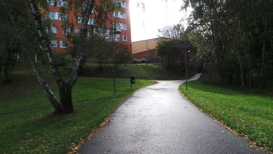 Serpentinvägen ner från Akalla