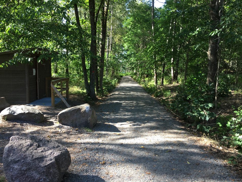 Tillgänglighetsanpassad led startar vid parkeringen