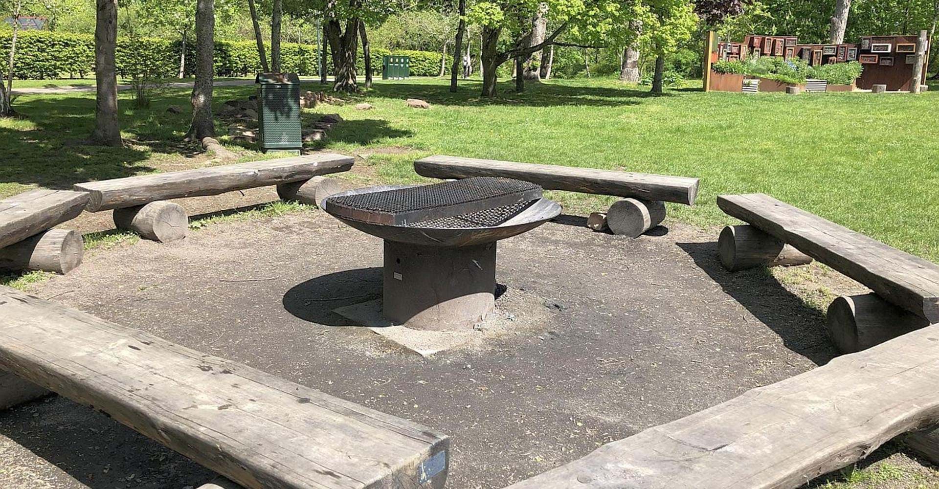 Grillplats vid Linköpings Naturcentrum, Trädgårdsföreningen. 
Etapp: Berg-Trädgårdsföreningen, Trädgårdsföreningen-Gamla Linköping. 
Linköping. 