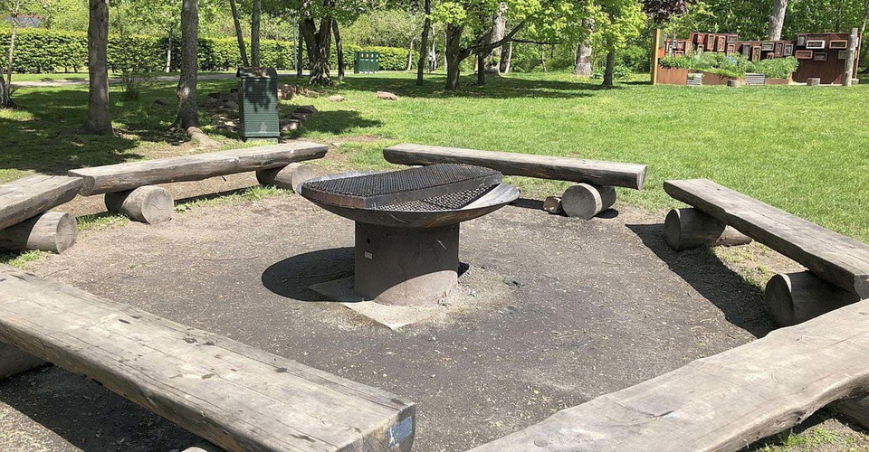 Grillplats vid Linköpings Naturcentrum, Trädgårdsföreningen. 
Etapp: Berg-Trädgårdsföreningen, Trädgårdsföreningen-Gamla Linköping. 
Linköping. 