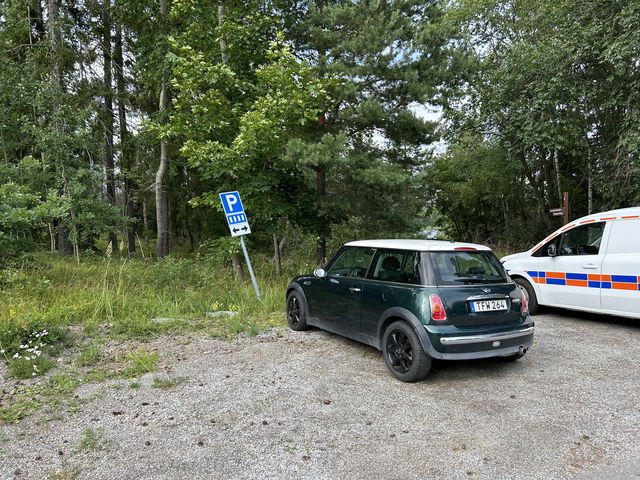 Parkering Boo Gamla kyrkogård Skogsö