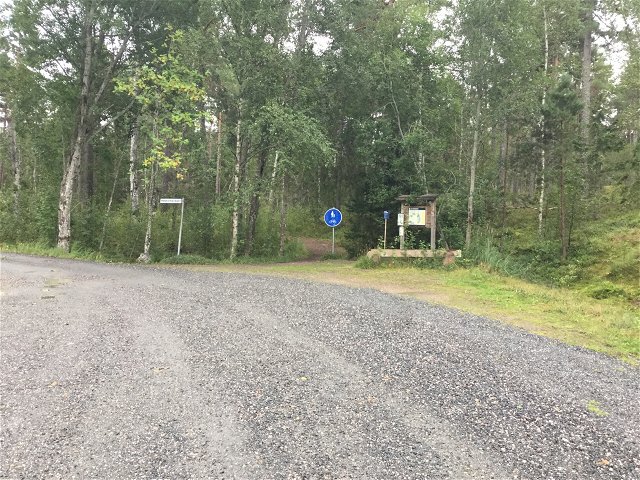 Parkering norr om reservatet, Tullviksbäcken