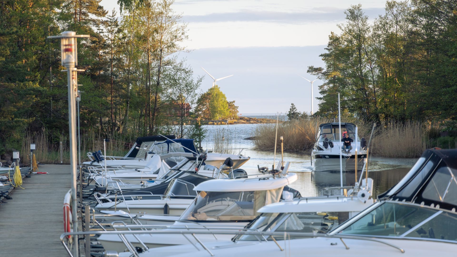 Hammarös Gästhamn och  Ställplatser