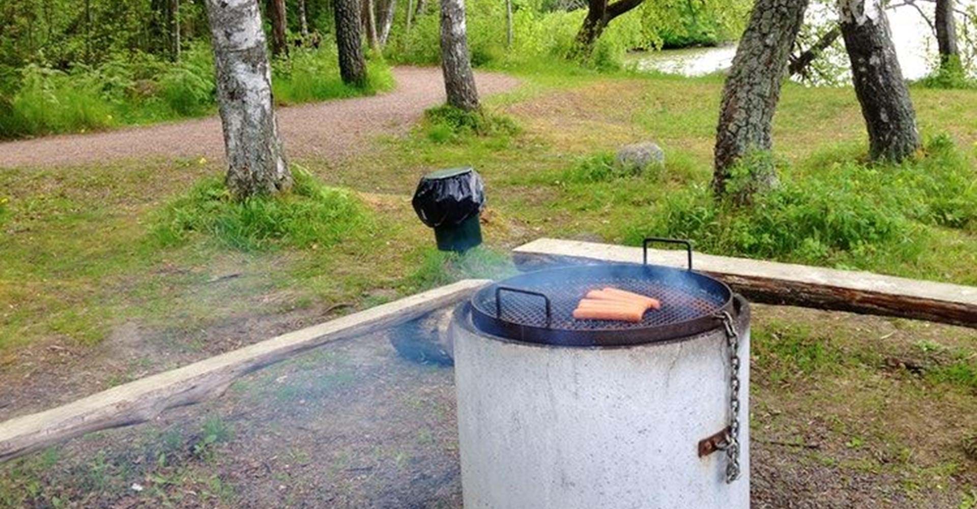 Grillplats på norra sidan av Råssnäsudden.
Motala runt