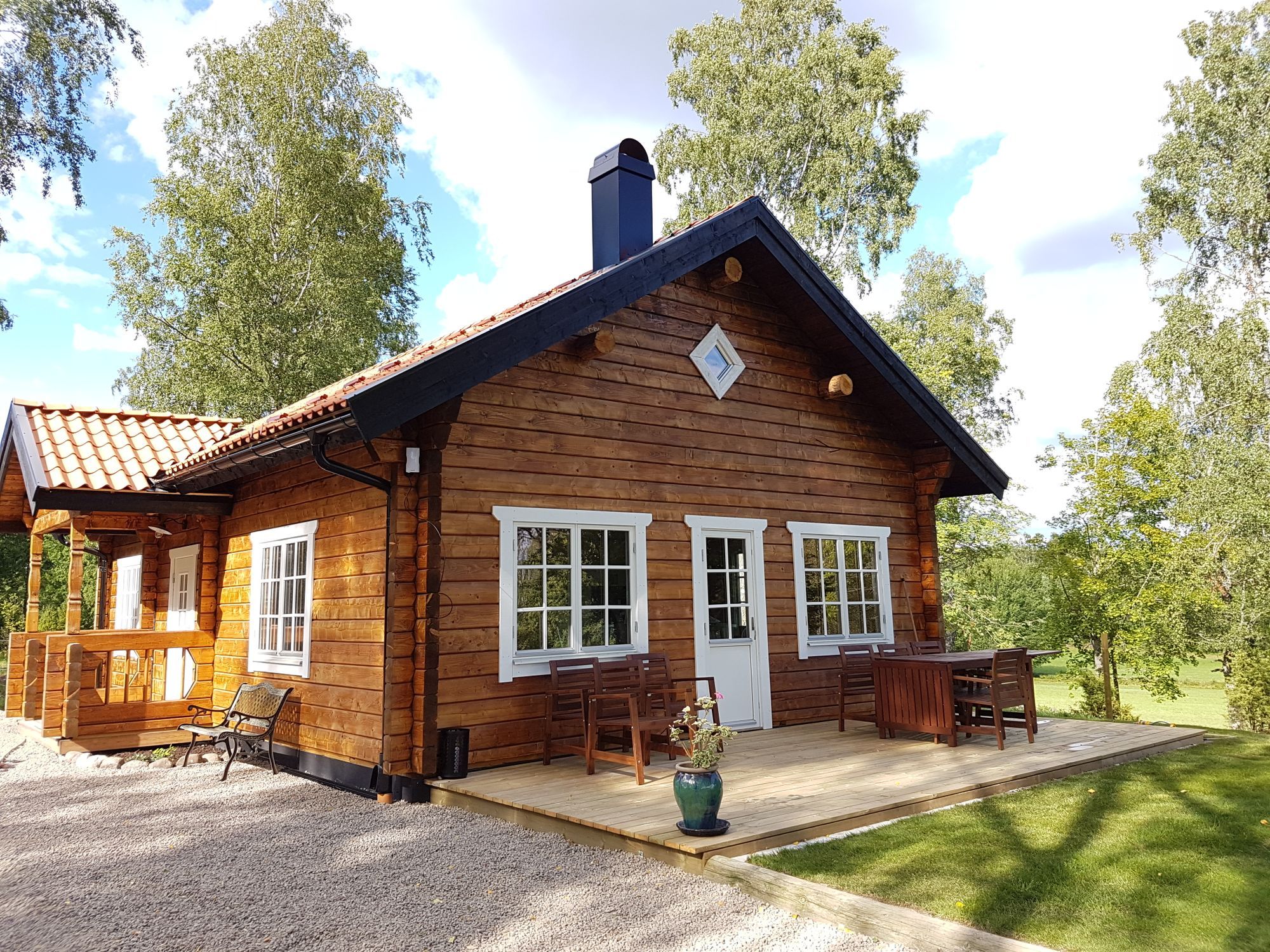 Timmerstuga i naturskön miljö