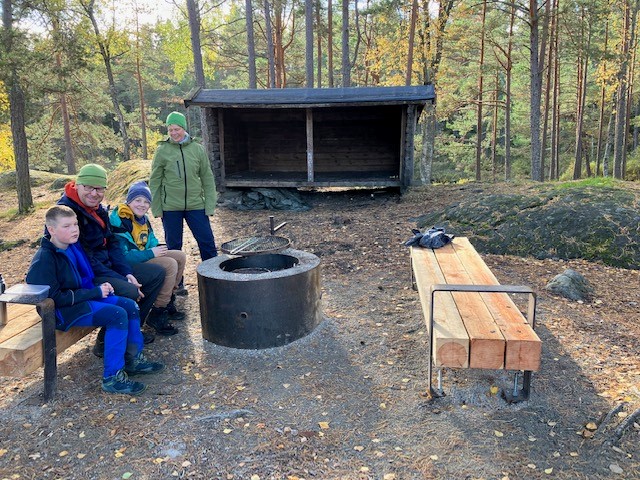 Shelter with fire pit, Stora Alsjön | Naturkartan