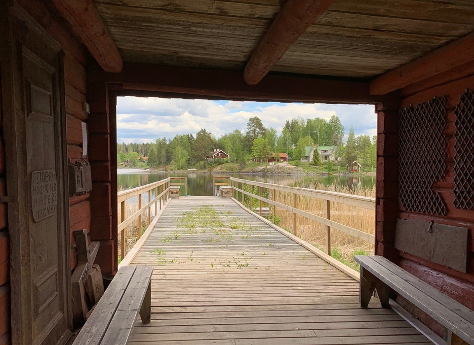 Vy utöver brygga och Norra Barken